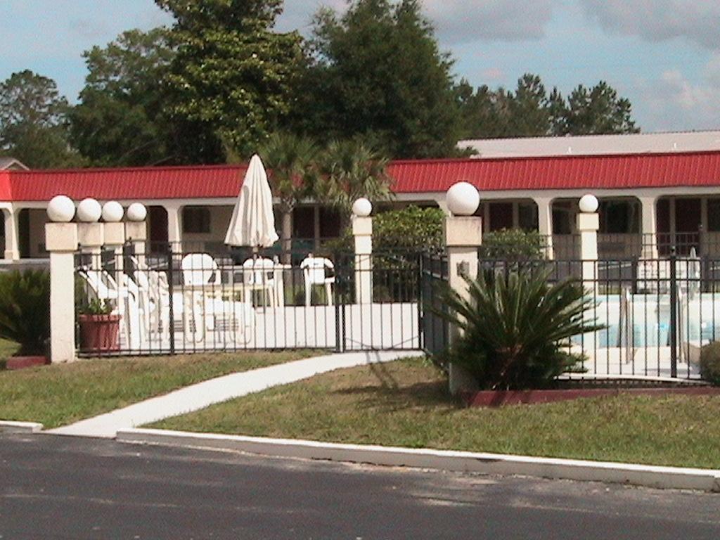 Relax Inn Folkston Exterior photo